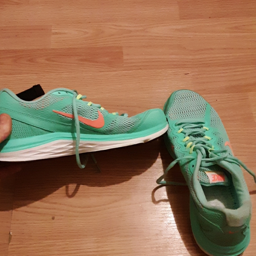 Nike tennis shoes